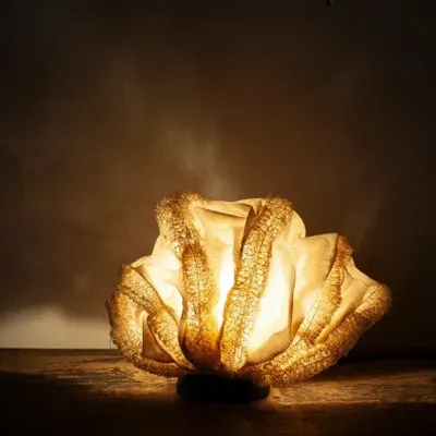 Lampes de table - Lampe de table Coral fabriquée à la main en fibre naturelle et en pote - SREPOKK