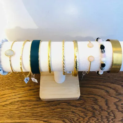 Gifts - 10 bracelets en pierres naturelles semi-précieuses + présentoir - LILIBELLULE