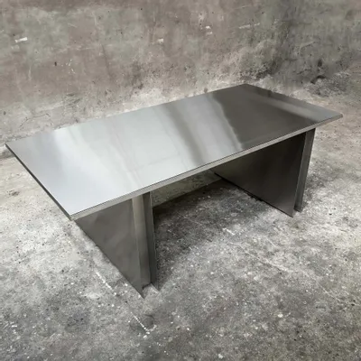 Tables Salle à Manger - Table en acier inoxydable - CASE STUDIOS