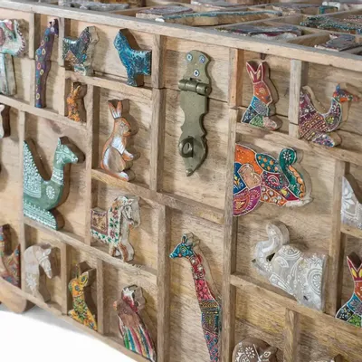 Storage boxes - Mango wood chest with original details - GINER Y COLOMER