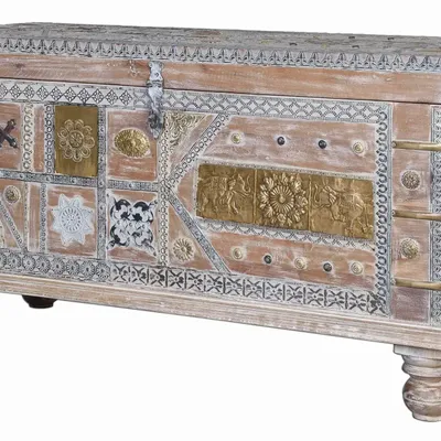 Storage boxes - Aged White Mango Wood Chest - GINER Y COLOMER