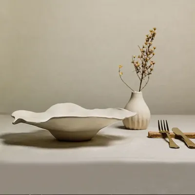 Formal plates - Floral plate with wide flange - MARIA MONASTERIO CERAMIC
