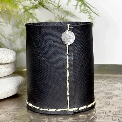 Objets de décoration - Pot droit en pneu recyclé. - KARAWAN AUTHENTIC