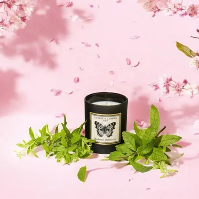 Decorative objects - MADAMA BUTTERFLY - 100% VEGETABLE SCENTED CANDLE - 180GR - UN SOIR A L'OPERA