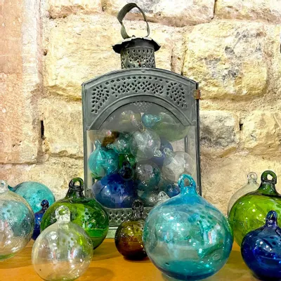 Autres décorations de Noël - Boule en verre recyclé - LA MAISON DAR DAR