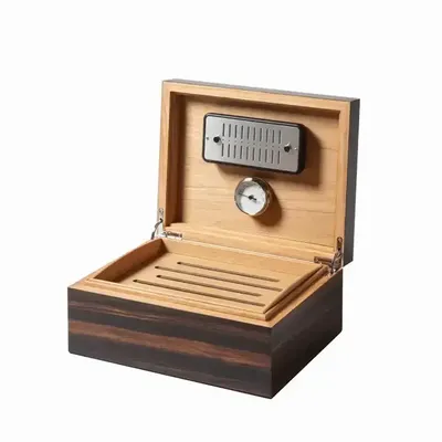Objets design - Humidificateur à cigares Maison Ecusson de Giobagnara en bois d'ébène - ELIE SAAB MAISON