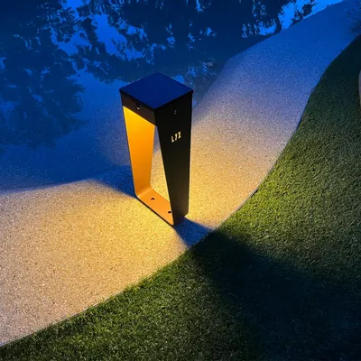 Lampadaires extérieurs - borne solaire BTS 400 - LYX LUMINAIRES