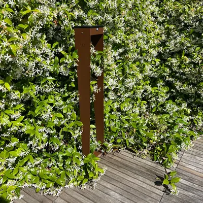 Lampadaires extérieurs - borne solaire BTS 900 - LYX LUMINAIRES