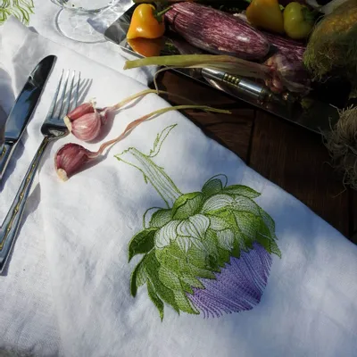 Table linen - Set of 4 embroidered napkins. Collection ARTICHOKE - ARTIPARIS