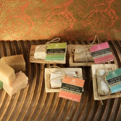 Cadeaux - POCHON 4 MINI SAVONS AYURVEDIQUES - KARAWAN AUTHENTIC