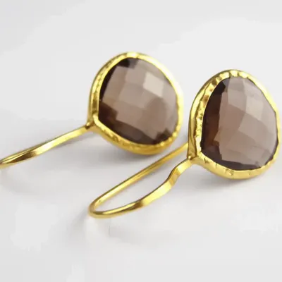 Bijoux - BOUCLES D'OREILLES PLAQUÉ OR "DROP" QUARTZ FUMÉ - KARAWAN AUTHENTIC