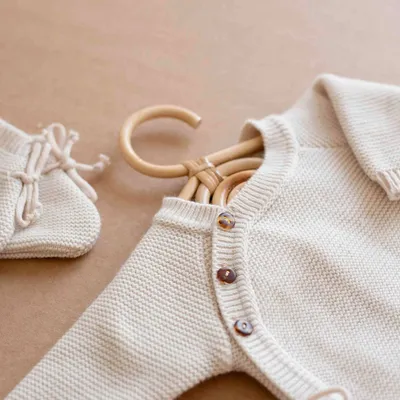 Mode enfantine - Lot naissance brassière, bonnet, chaussons - TROIS KILOS SEPT