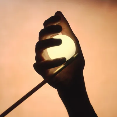 Lampes de bureau  - Lampe de bureau Ovo doré mat - LUMIO