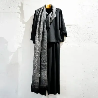 Foulards et écharpes - ETOLE EN SOIE ERI "ESHANI" GRIS ARGENT - KARAWAN AUTHENTIC