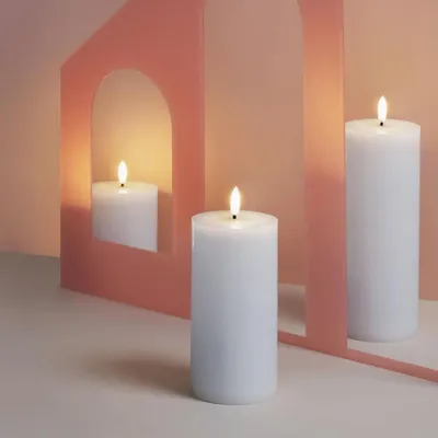 Éclairage LED - Basic Colours Pillar Candles Silk - MOODS & MORE