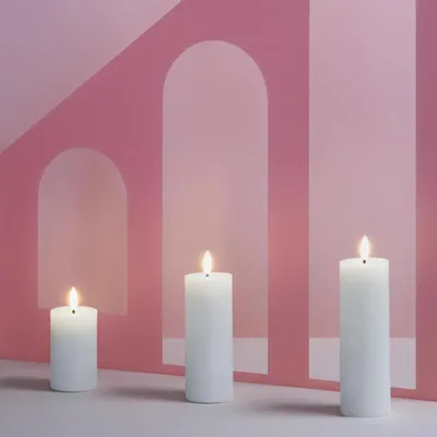 Éclairage LED - Basic Colours Melted Pillar Candles Silk - MOODS & MORE