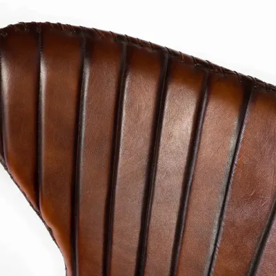 Fauteuils - Fauteuil recouvert de cuir naturel marron avec pieds en métal - GINER Y COLOMER