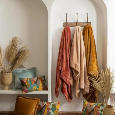 Throw blankets - Tender Throw Blanket Dragée 150 X 200 - MAISON VIVARAISE - SDE VIVARAISE WINKLER