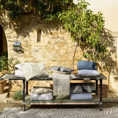 Coussins - Coussin brodé Flora Marine 40 x 65 - MAISON VIVARAISE - SDE VIVARAISE WINKLER