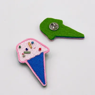 Gifts - Embroidered pin " Ice Cream” - Fun and sparkling handmade accessory - PETIT POIRIER