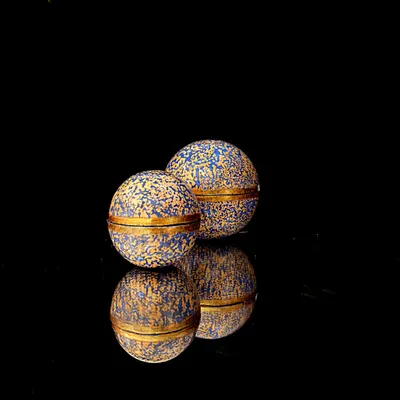 Cadeaux - Bougie Globe "Bollywood" au Safran Boisé - PONPON CURIOSITAS