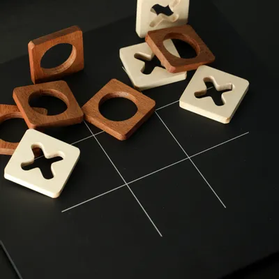 Objets design - TRIS - Ensemble de jeu en bois d'érable et d'acajou africain - SHALL WE PLAY A GAME?