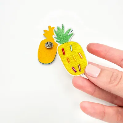Cadeaux - Pin’s brodé "Pineapple" - un fruit solaire fait en France - PETIT POIRIER