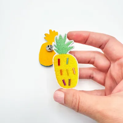 Cadeaux - Pin’s brodé "Pineapple"  - un fruit solaire fait en France - PETIT POIRIER