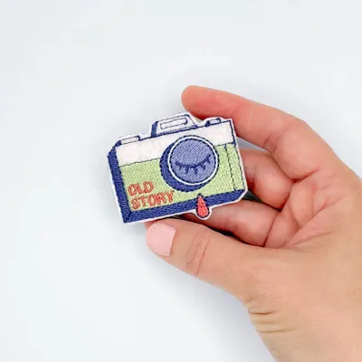 Cadeaux - Broche Brodée “Old Story” – Ce que tu es devenu est une belle histoire - PETIT POIRIER