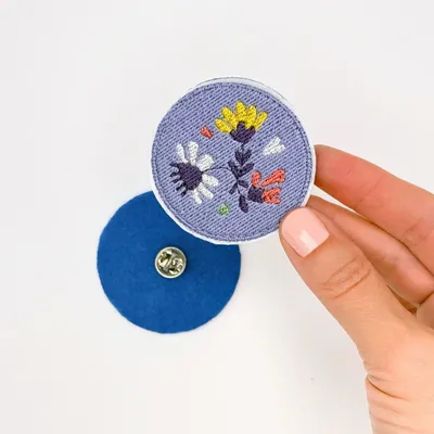Cadeaux - Pin's Fleuri – Un bouquet à porter près du cœur - PETIT POIRIER