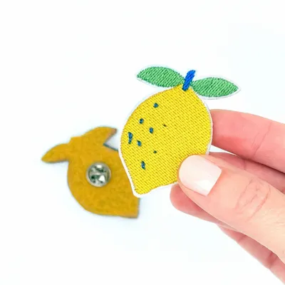 Objets de décoration - Pin’s Brodé "Citron" – Une touche de fraîcheur à emporter - PETIT POIRIER