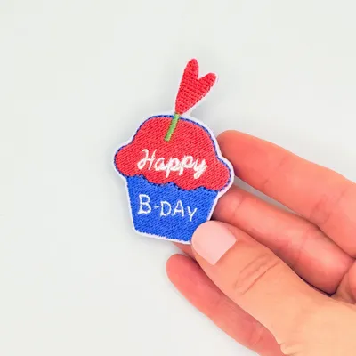Accessoires enfants - Broche brodée cupcake “Happy Birthday” – Un souffle sucré - PETIT POIRIER