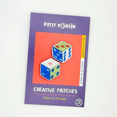 Cadeaux - Pin’s Duo “Dés” – Le hasard à portée de main - PETIT POIRIER