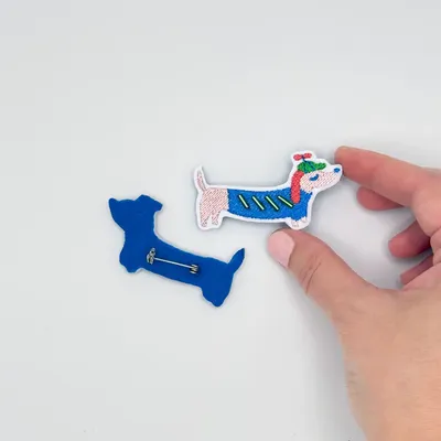 Kids accessories - Beaded Dachshund Brooch – A Chic and Quirky Touch - PETIT POIRIER