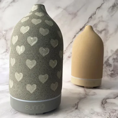 Scent diffusers - CERAMIC AROMA DIFFUSER SAND / GREY SPECKLED WITH HEARTS - SUNRI LIFESTYLE
