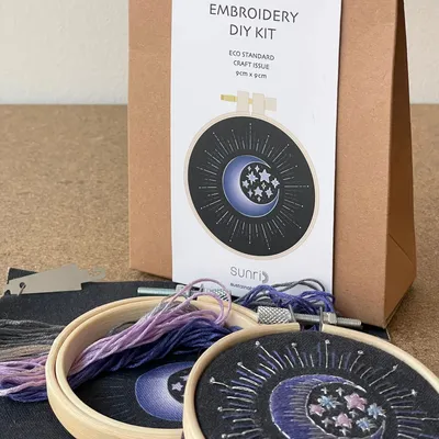 Cadeaux - KIT DE BRICOLAGE À BRODER PETITE LUNE/SOLEIL - SUNRI LIFESTYLE