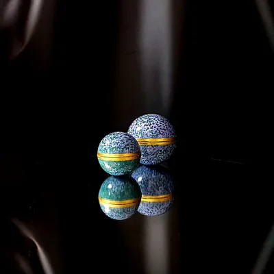 Cadeaux - Bougie Globe Bollywood à l'épicéa - PONPON CURIOSITAS