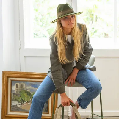 Chapeaux - CHAPEAU FEUTRE BORD LARGE  galon cuir - TRAVAUX EN COURS...