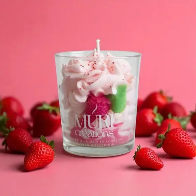 Cadeaux - Bougie parfumée Fraise - 200ml - MURI CREATIONS