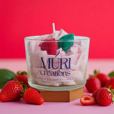 Gifts - Strawberry scented candle - 150 ml - MURI CREATIONS
