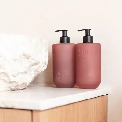 Beauty products - Smith & Co. Hand and body lotion. - THE AROMATHERAPY CO.