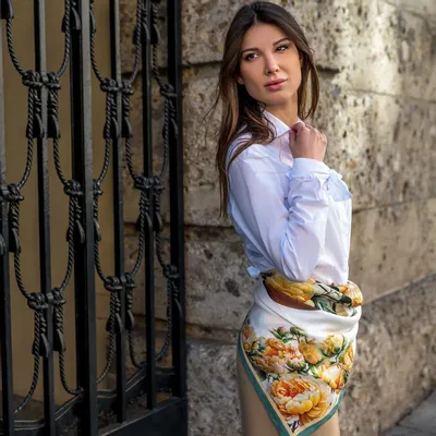 Foulards et écharpes - Foulard en soie Vase des Rêves Dorés 90x90 cm - RALUFINEART