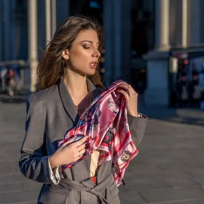 Foulards et écharpes - Foulard en soie Burst of Joy 90x90 cm - RALUFINEART