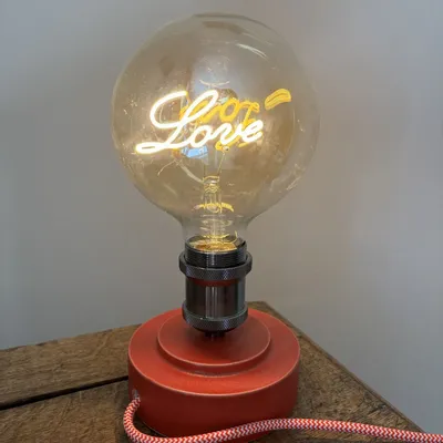 Objets de décoration - Pied de Lampe Gaïa Rouge - Ampoule Love - LES POTERIES DE SWANE