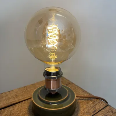 Objets de décoration - Lampe à poser Gaïa Vert Foncé - Ampoule Tourbillon - LES POTERIES DE SWANE