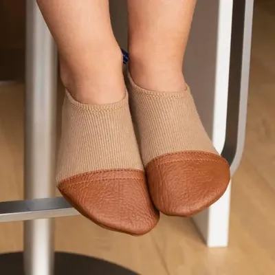 Children's fashion - Chaussons souples d'intérieur - Les Petits Jerseys Noisettes - LES PAS PETITS