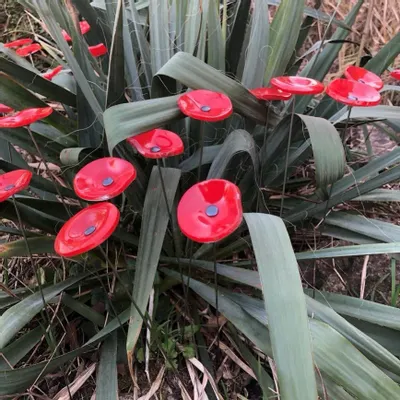 Floral decoration - Round small glass flower for outdoor use in red colour - CARNEOL GLASS
