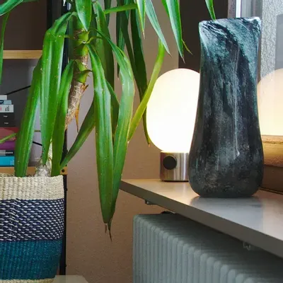 Vases - Vase en verre IRIS | Soufflé à la bouche | Verre recyclé | Noir - SOLOKO