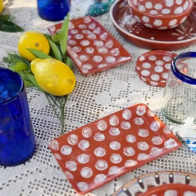 Assiettes au quotidien - Assiette rectangulaire Anthologist Dot, argile rouge - ANTHOLOGIST