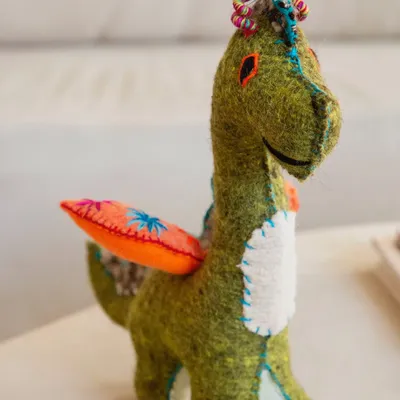 Cadeaux - Elliott, The Flying Dragon - ANTHOLOGIST